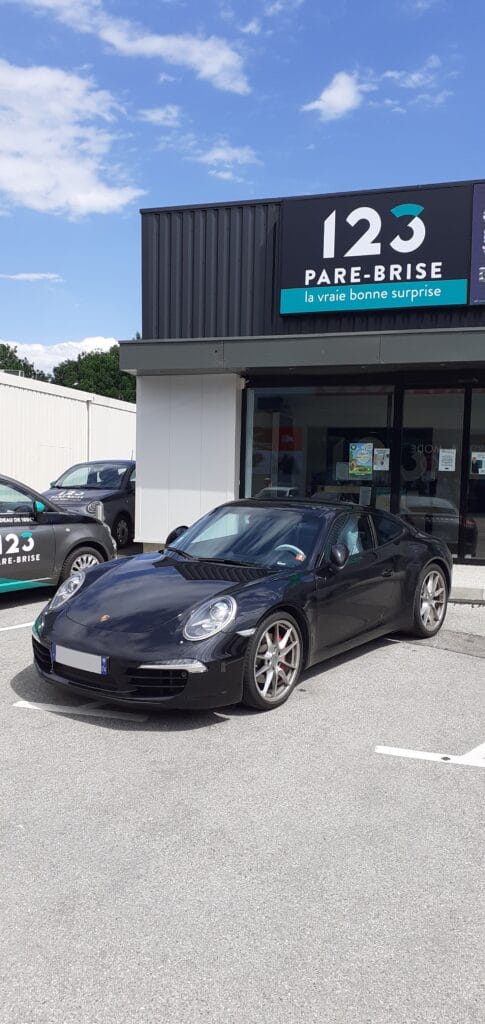 123-pare-brise-annecy-intervention-porsche Intervention sur une Porsche devant l'agence 123 Pare-Brise Annecy