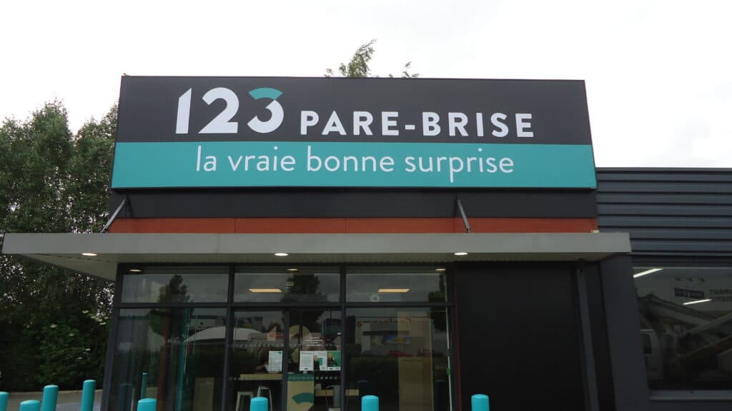 123PareBrise-Arras-enseigne Enseigne du centre 123 Pare-Brise Arras