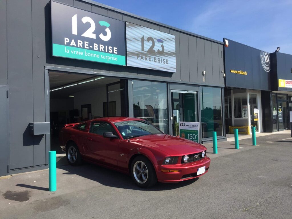 123PareBrise-Cambrai-ford-mustang Intervention sur une Ford Mustang devant le centre 123 Pare-Brise Cambrai