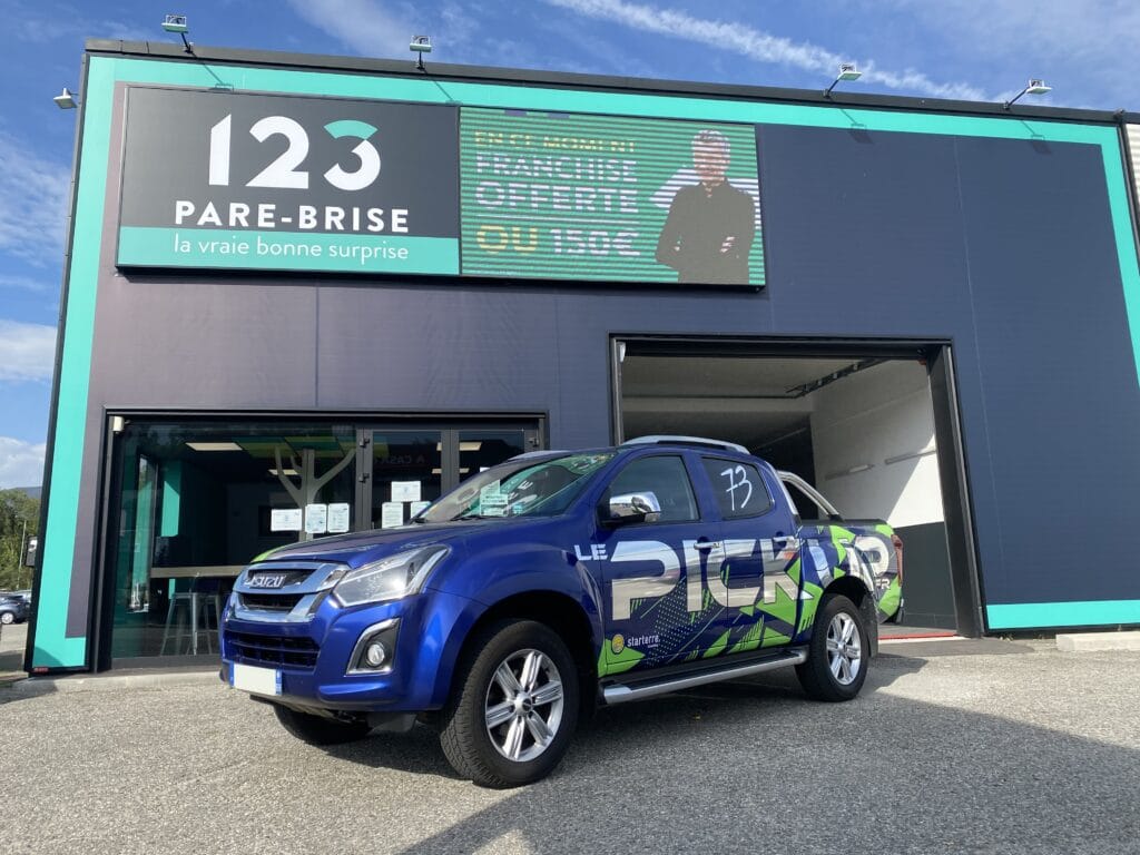 123PareBrise-Chambery-Isuzu-d-max-pick-up Isuzu D Max Pick Up devant le centre 123 Pare-Brise Chambéry