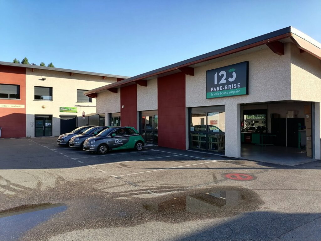 123PareBrise-Isle-dabeau-exterieur Extérieur de l'agence 123 Pare-Brise Isle d'Abeau