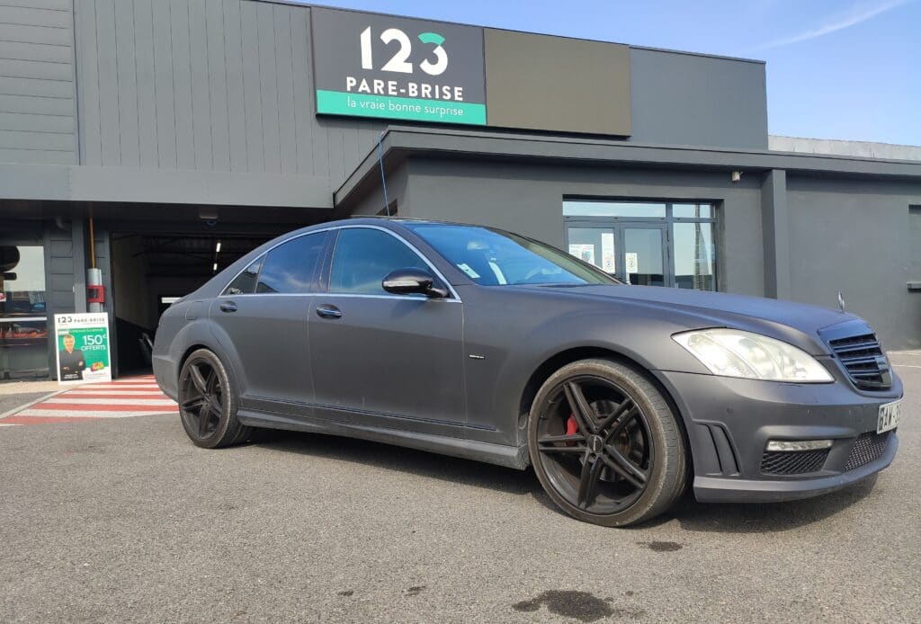 123PareBrise-Montelimar-mercedes-amg Mercedes AMG devant le centre 123 Pare-Brise Montélimar