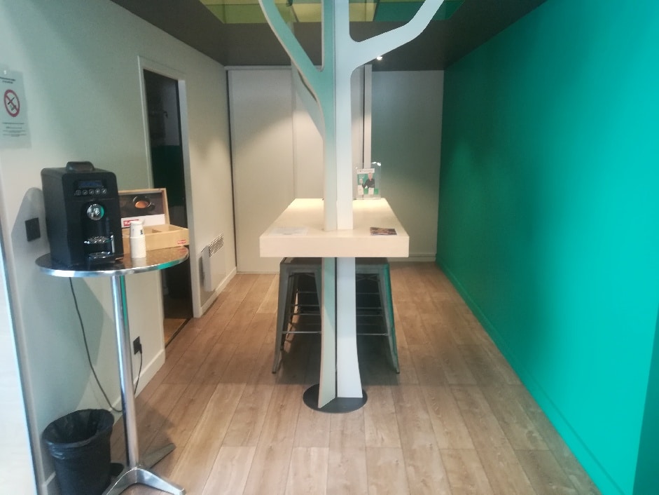 123PareBrise-Vienne-coin-client Espace client avec machine à café du centre 123 Pare-Brise Vienne