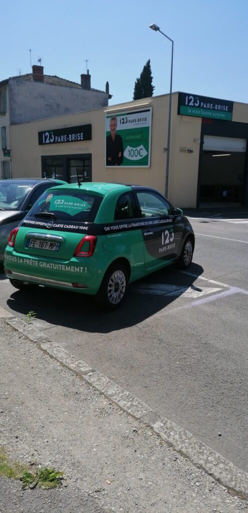 123PareBrise-Vienne-vehicule-de-pret Véhicule de prêt devant le centre 123 Pare-Brise Vienne