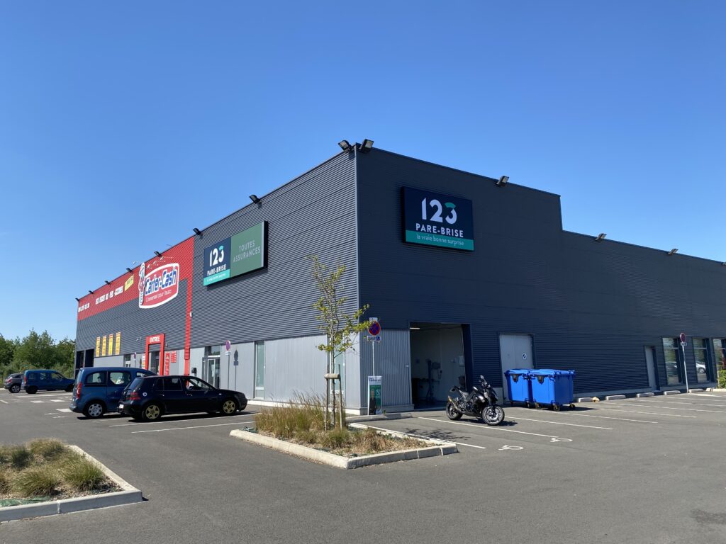 123PareBrise-Watrelos-exterieur-carter-cash Extérieur de l'agence 123 Pare-Brise Wattrelos juste à côté de Carter Cash