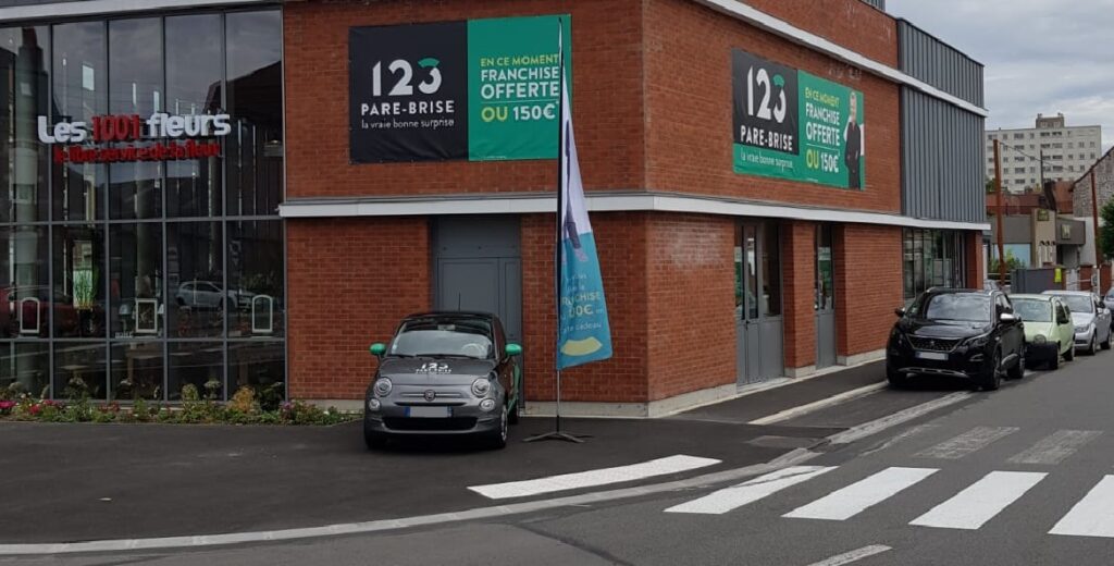 123PareBrise-bethune-1001fleurs Devanture de l'agence 123 Pare-Brise Béthune à côté du magasin 1001 fleurs