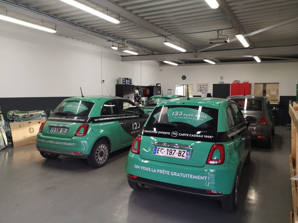 123PareBrise-saint-omer-atelier Atelier avec 4 Fiat 500 de l'agence 123 Pare-Brise Saint-Omer