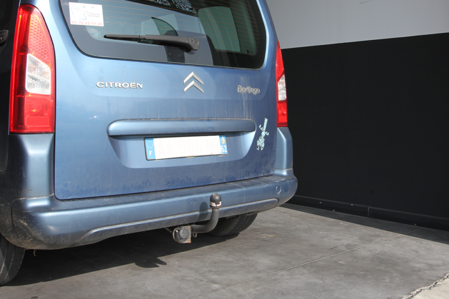 Boule d'attelage sur une Citroën Berlingo.