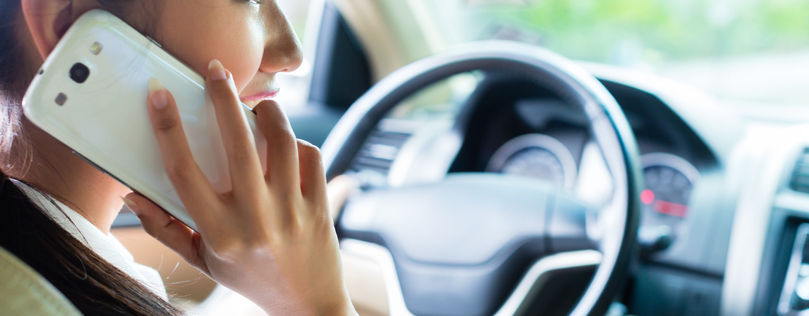 Téléphone, kits mains libres et oreillettes Bluetooh au volant  : ce que dit la loi