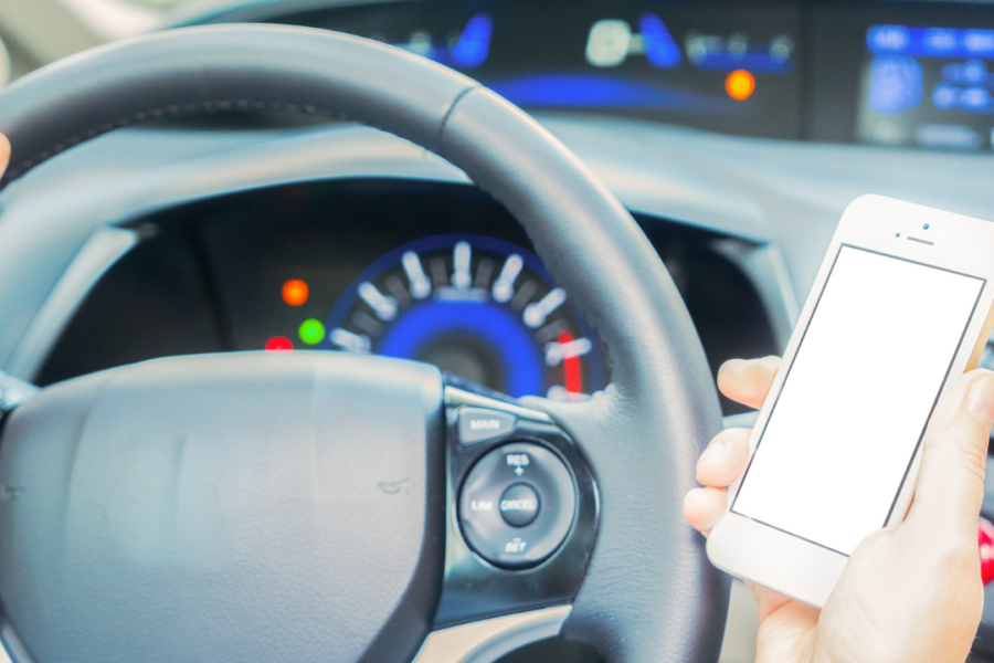 kit bluetooth, téléphoner au volant, toutes les interdictions et amendes