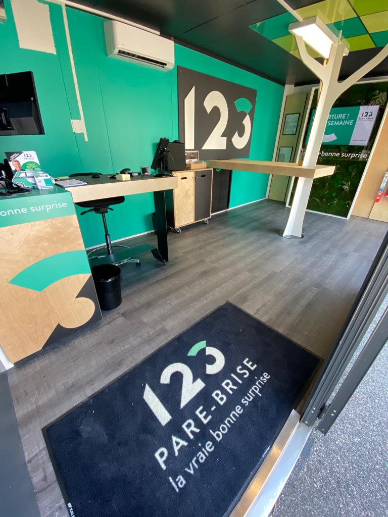 123parebrise-saint-egreve-interieur Intérieur du centre 123 Pare-Brise Saint-Egrève